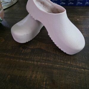 Women's Pink Slip-On Clogs